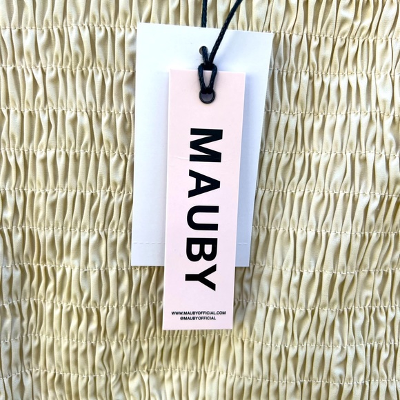 Mauby NWT pale yellow smocked crop type top - Picture 3 of 5